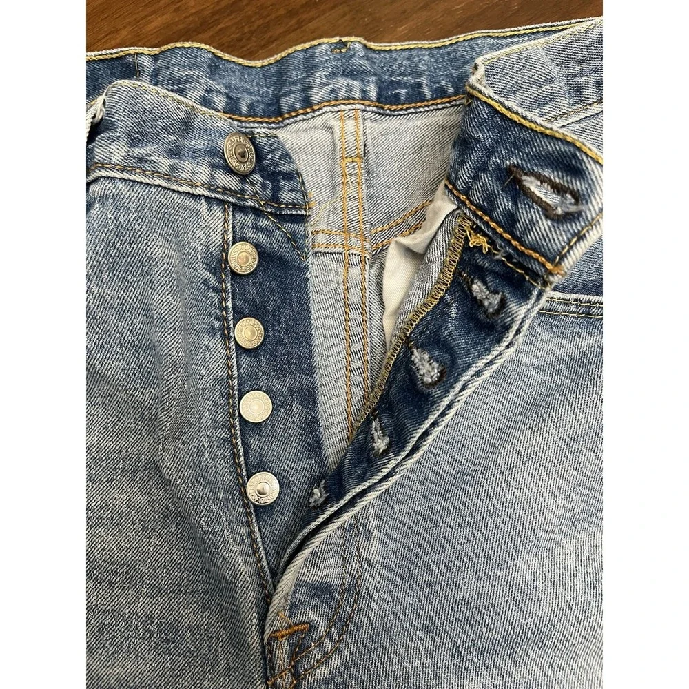 Levi's 501 Men's 33x32 Straight Jeans Blue Denim Light Wash Regular Fit Y2K